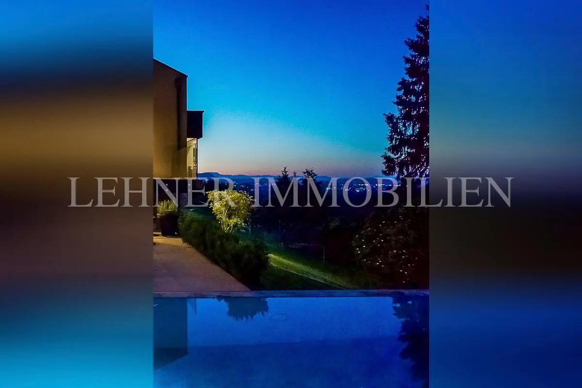 Apartment with infinity pool and unobstructed panoramic view