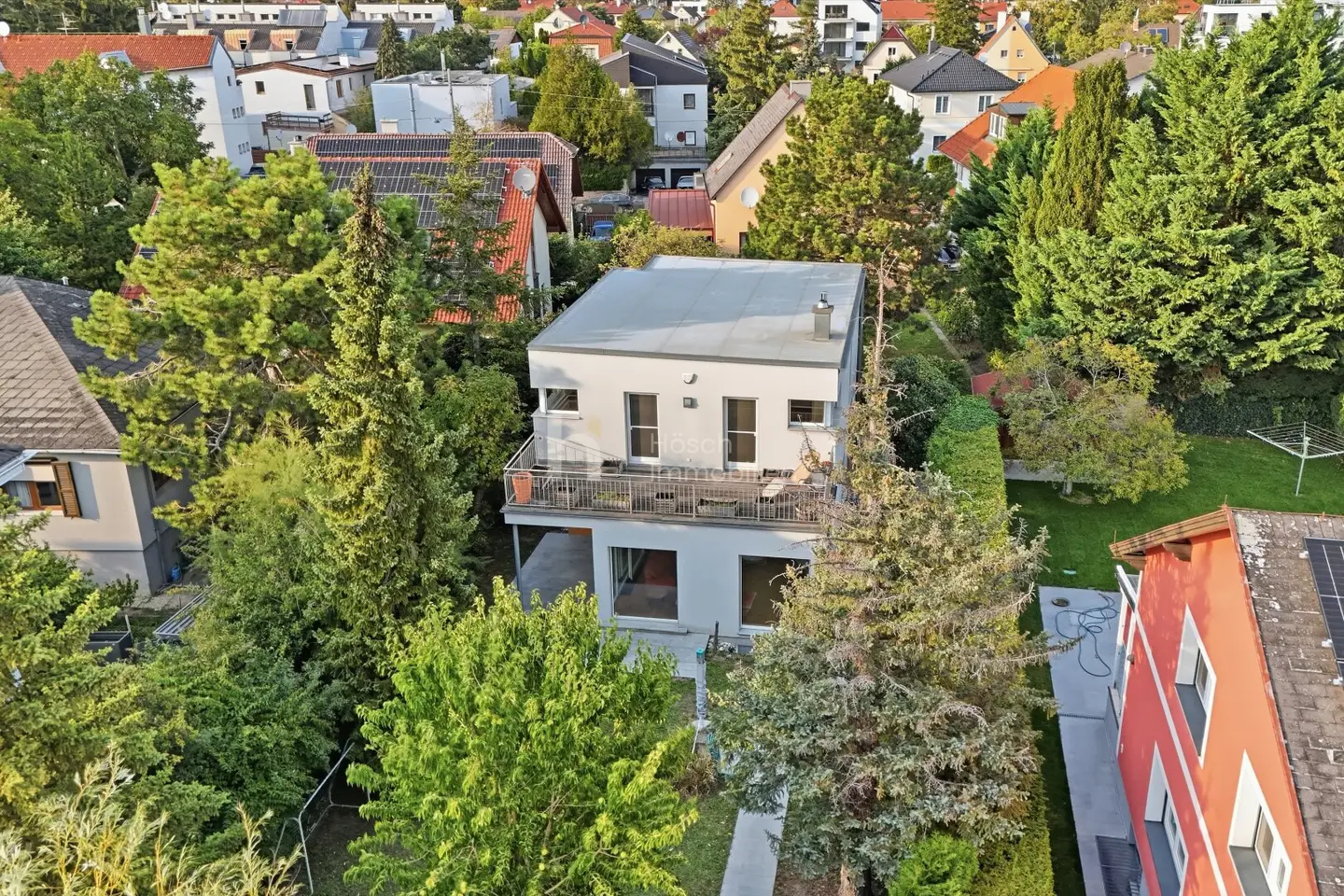 Your family home in Perchtoldsdorf – garden, terrace and private sauna