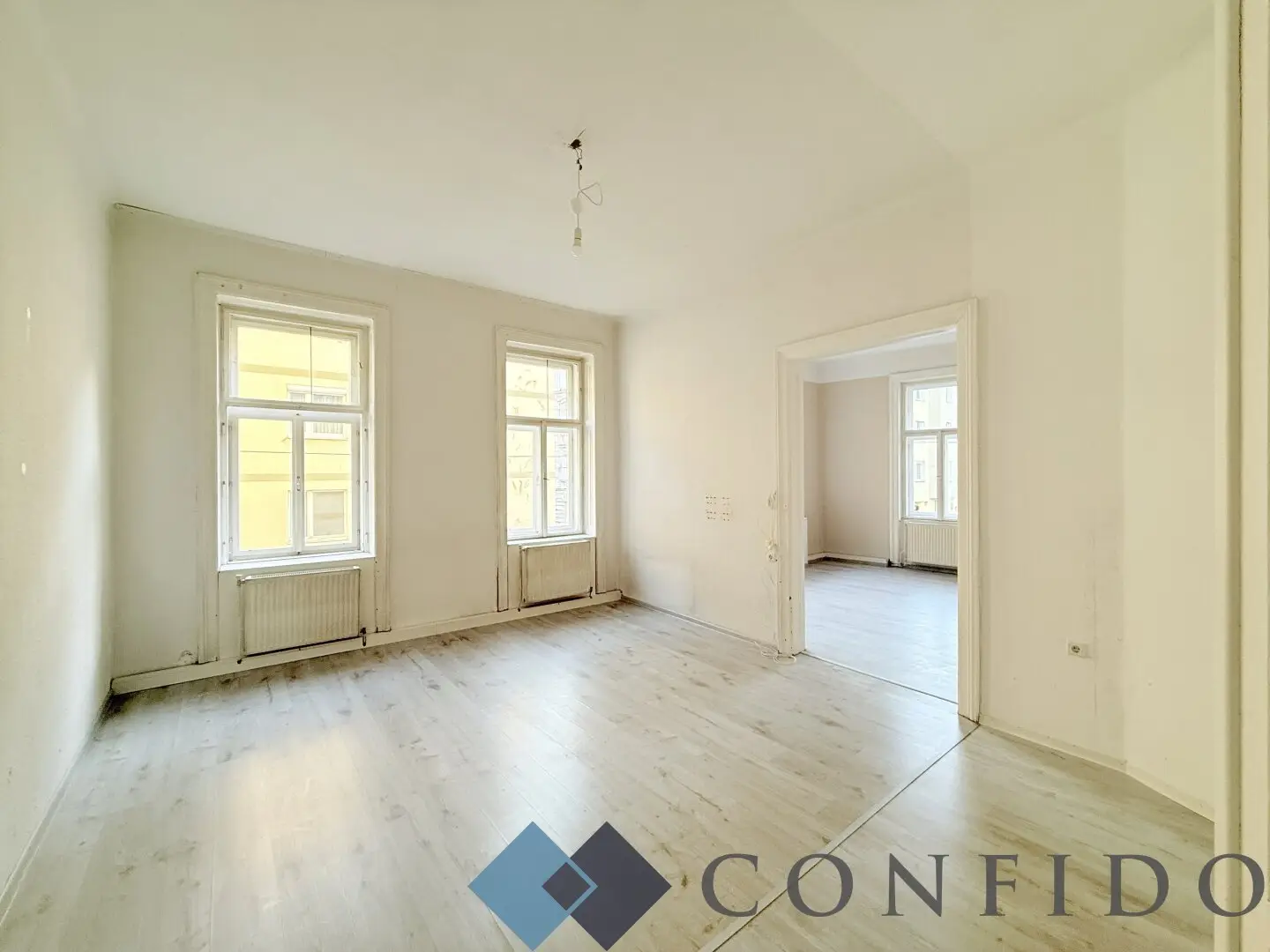 Plenty of space for your living ideas – period building in need of renovation near Brunnenmarkt and Yppenplatz