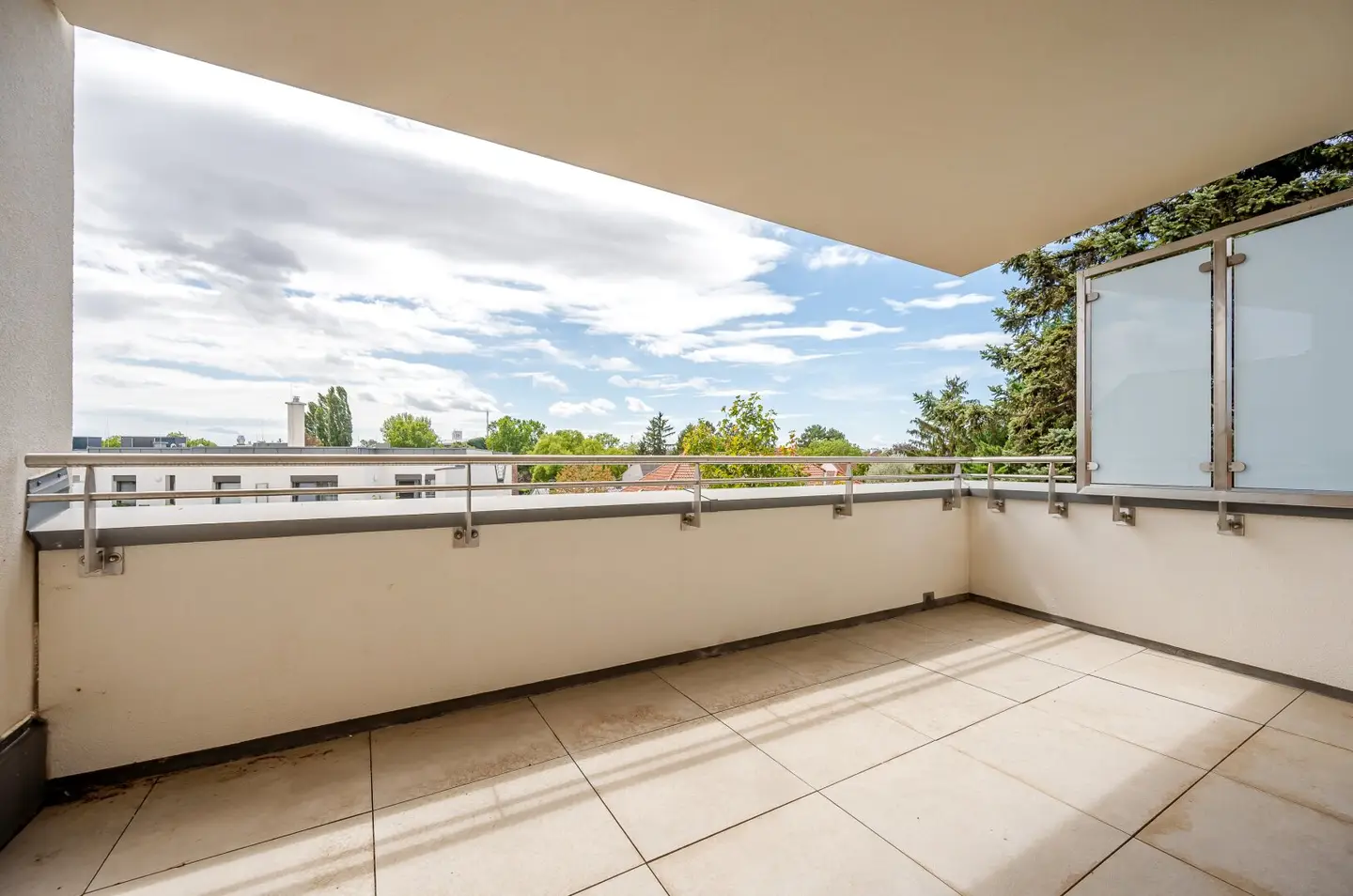 Top 14K | Helles Mietwohnung in Weingegend – 104 m²