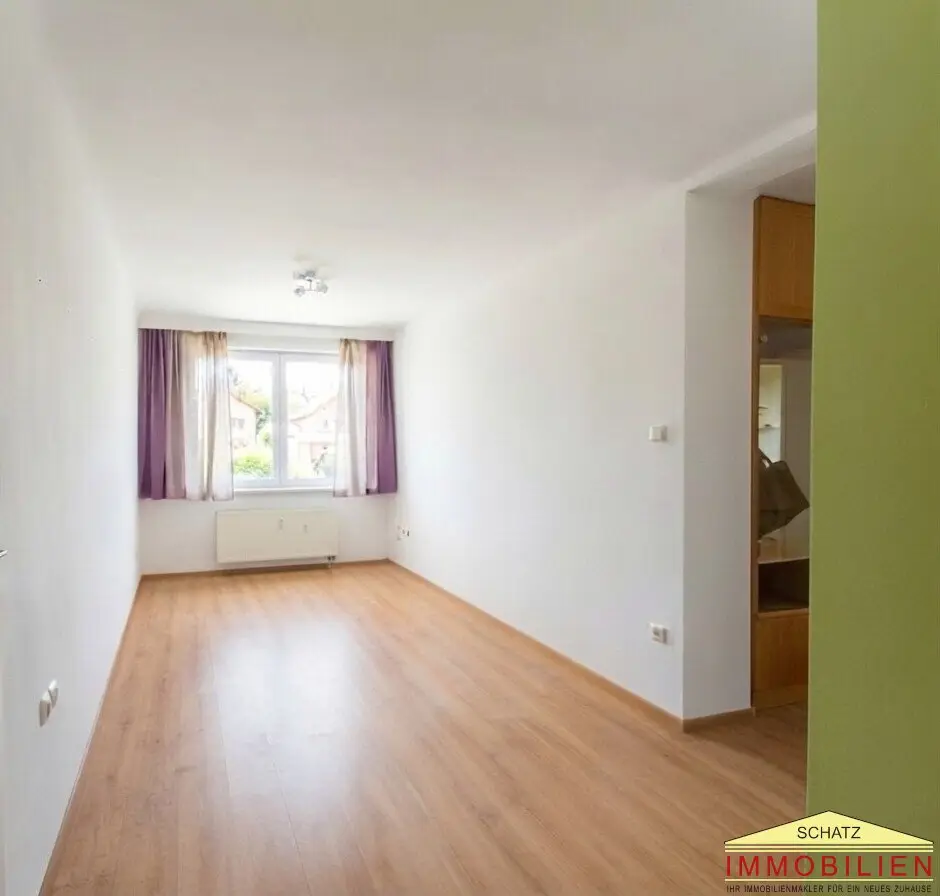 Bright, well maintained rental apartment with elevator and splendid distant view over Berndorf