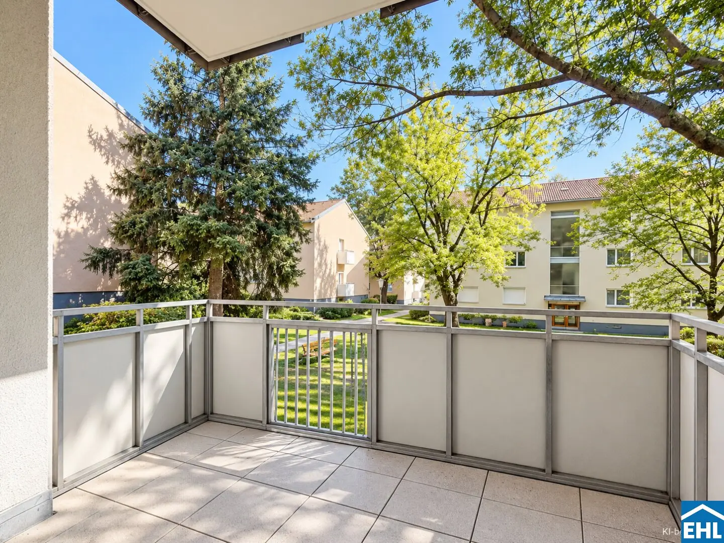 Spacious 4-room apartment with two balconies in the green quiet location of the 19th district