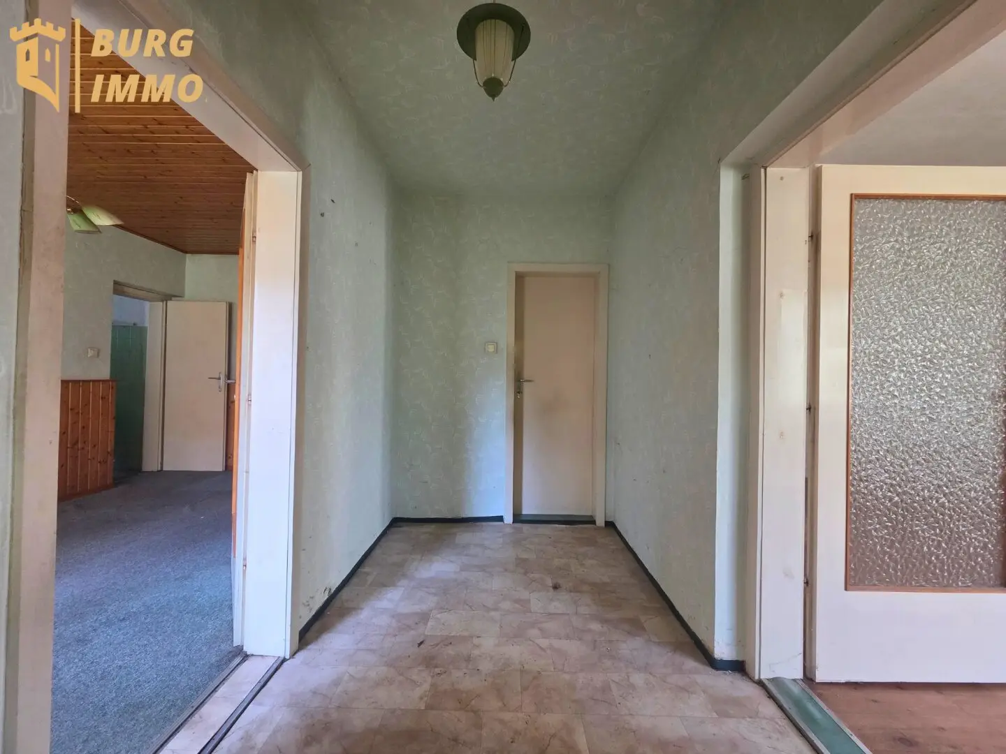 Bungalow mit großem Grundstück, Nebengebäude und vielseitigem Potenzial in Petronell-Carnuntum