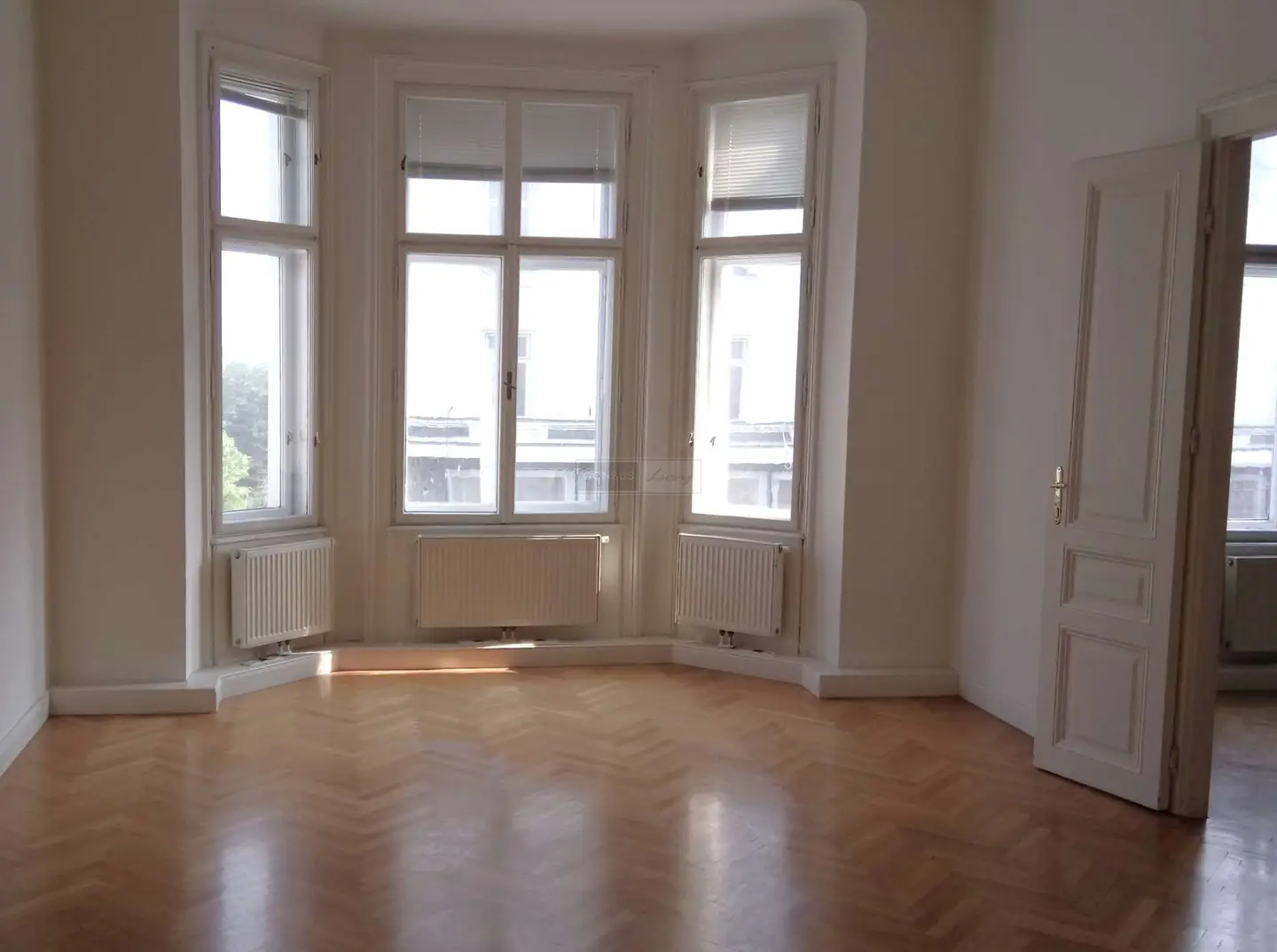 Lichtdurchflutete Altbauwohnung an Mariahilfer Straße mit Klimaanlage