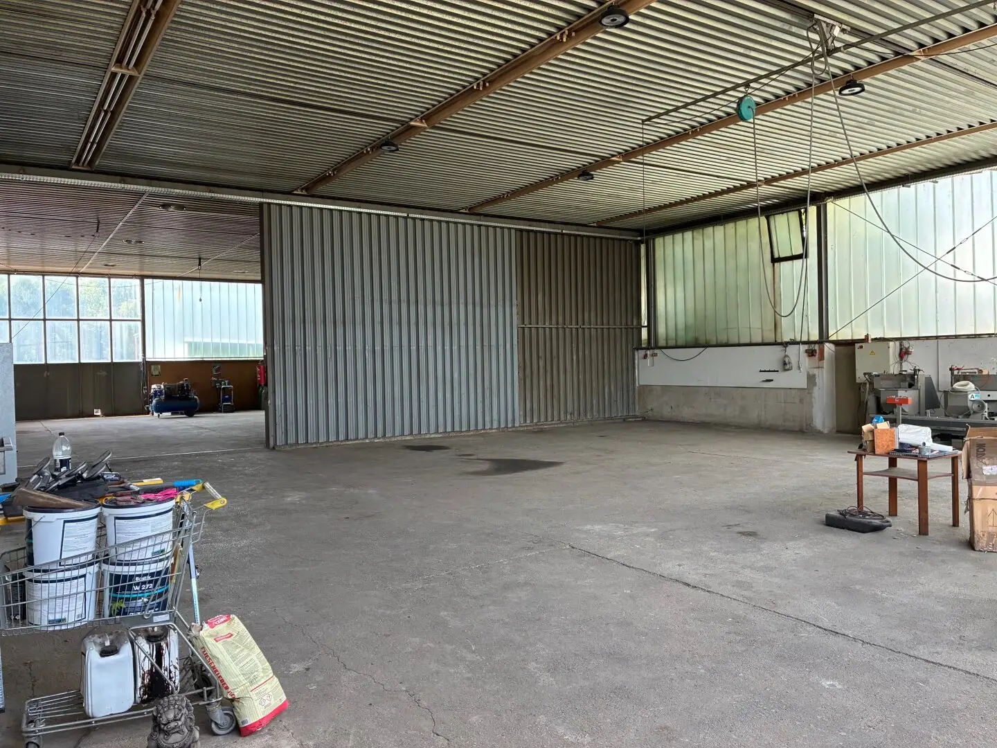 Nahe VIE - 450 qm Werkstatt oder Lagerhalle - teilbar -   Büro, Sanitär- und Nebenräume, Regallager