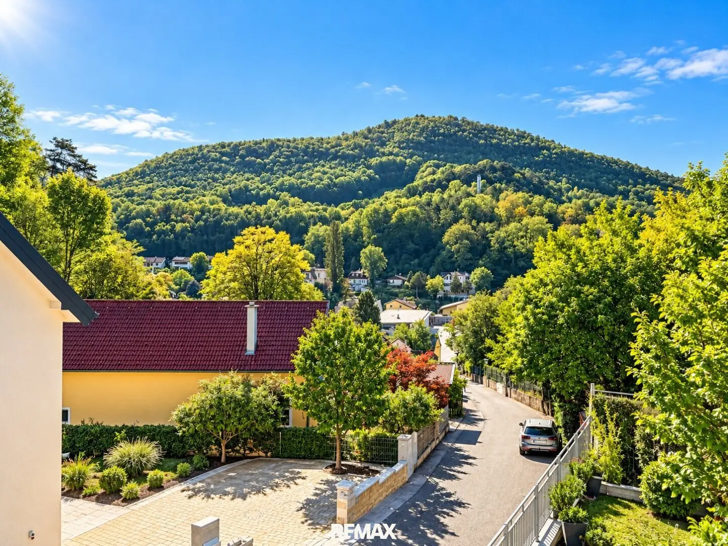 "NATUR PUR &amp; STADTNAH – Einfamilienhaus mit 5 Zimmern und herrlichem Waldblick!"