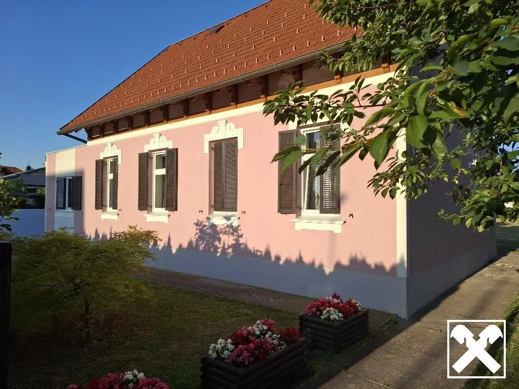 Familienwohnung mit großem Garten und Schneebergblick