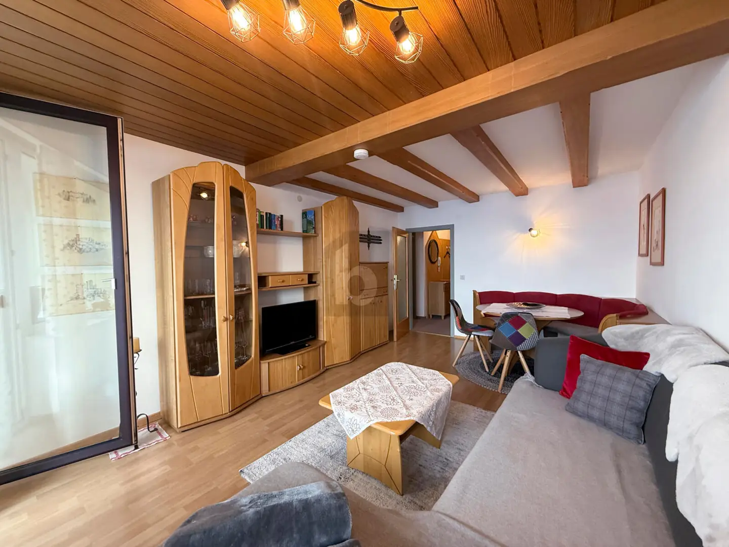 Ferienwohnung mit verglaster Loggia und Bergblick