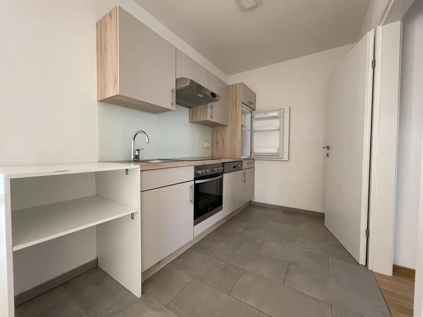 ATTENTION: 2 bedrooms plus living kitchen and balcony - space to live and for home office