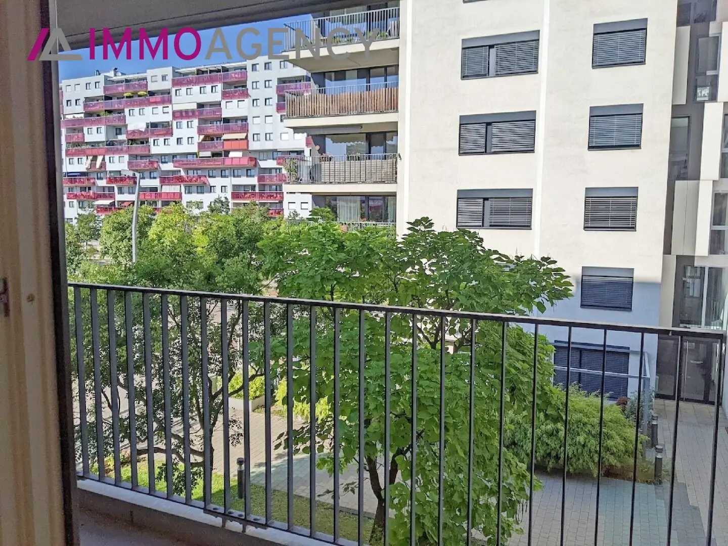 Like-new 2-room apartment with balcony, near U1-Vorgartenstraße
