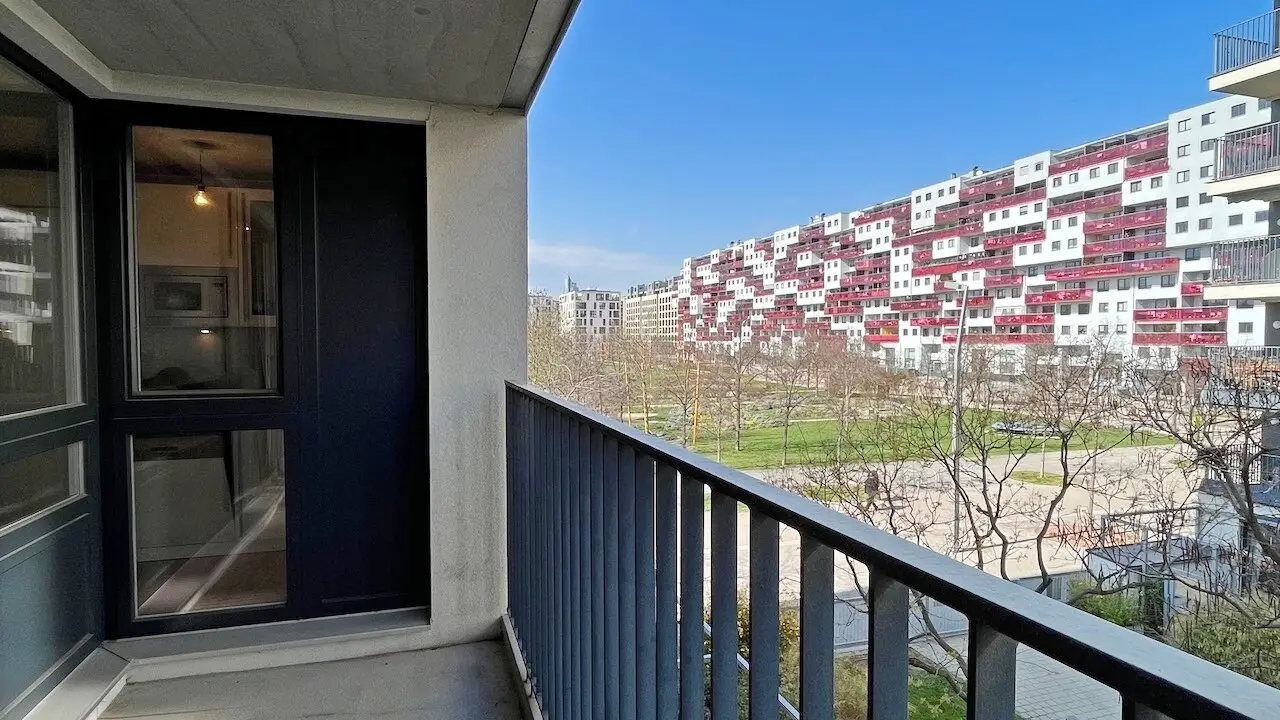 Like-new 2-room apartment with balcony, near U1-Vorgartenstraße