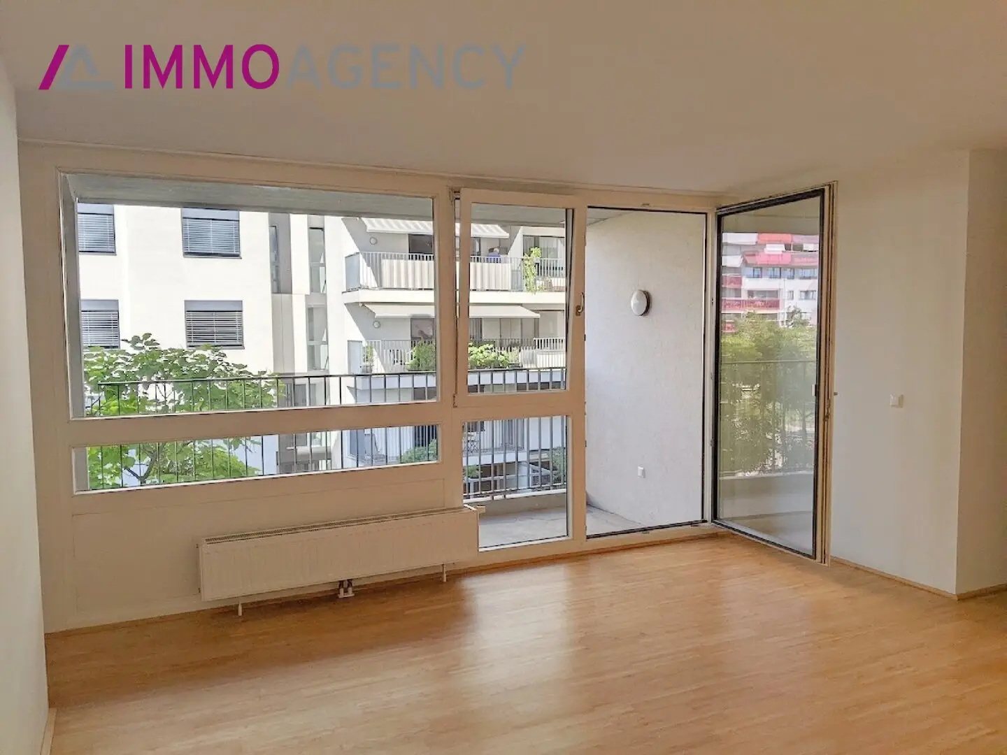 Like-new 2-room apartment with balcony, near U1-Vorgartenstraße