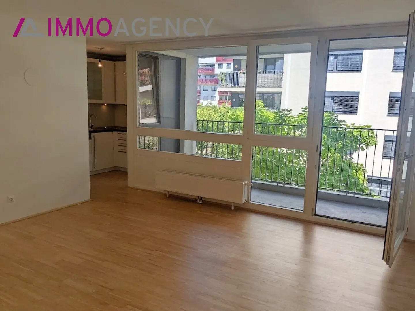 Like-new 2-room apartment with balcony, near U1-Vorgartenstraße