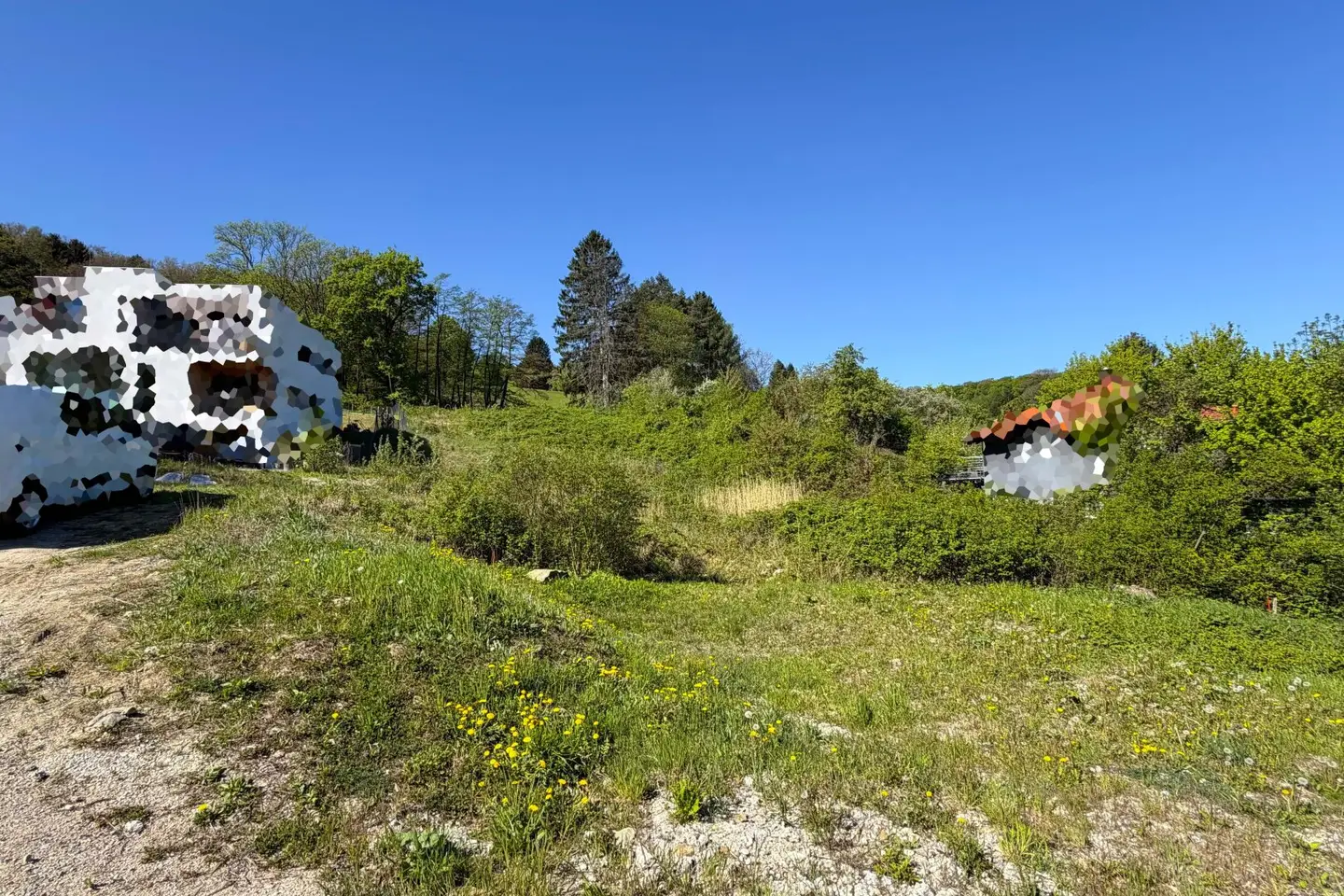 Sonnige Liegenschaft mit Entwicklungspotenzial