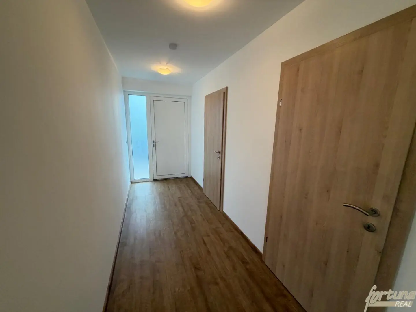Exklusive Doppelhaushälfte zur Miete in Tulln – Erstbezug mit schönem Garten