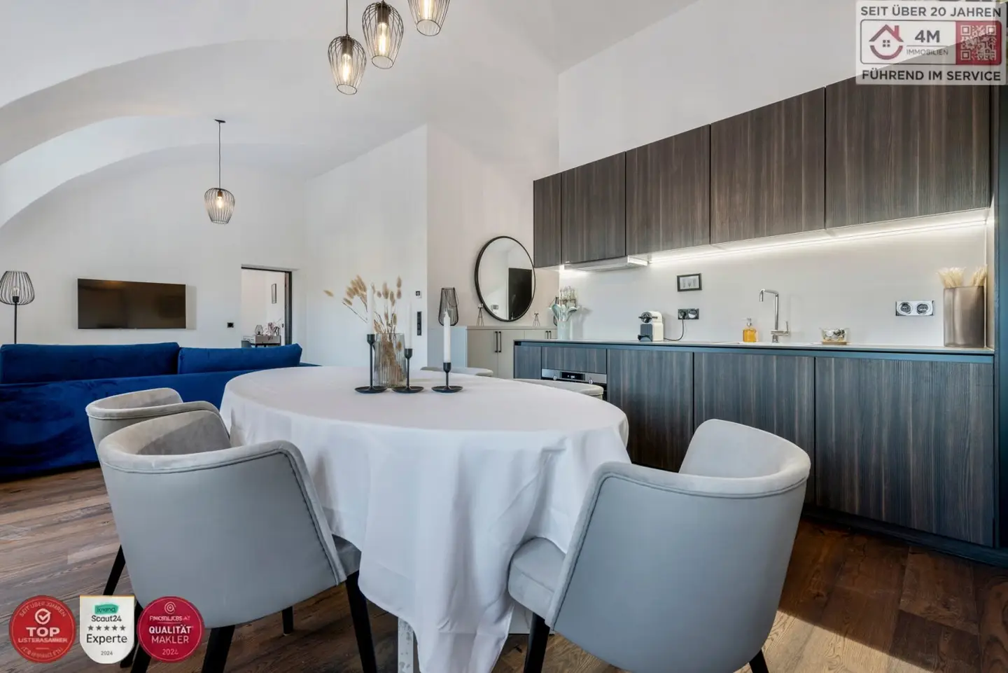 Living in the historic Freihof in Döbling: spacious 3 room apartment with view of the Danube - Optional with parking &amp; garden with pool