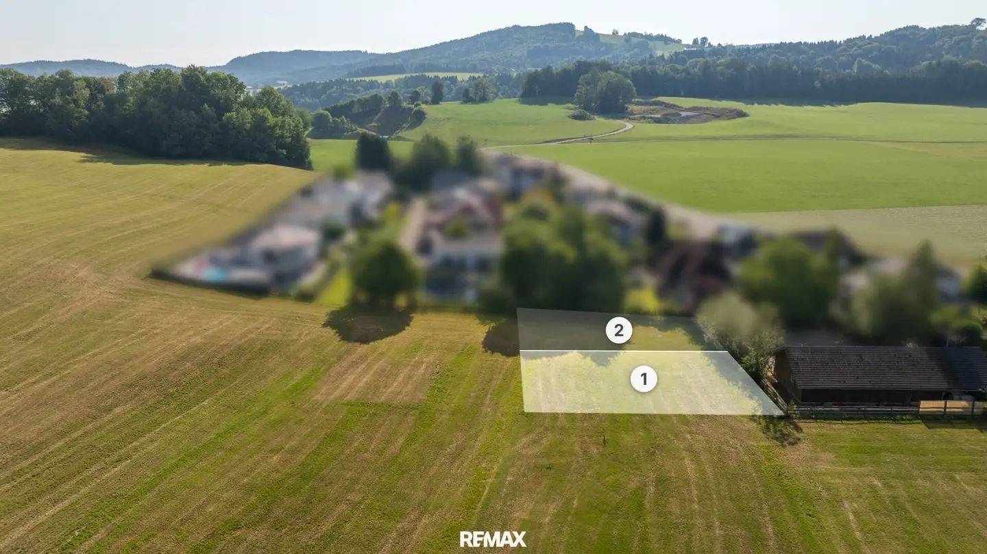 Baugrund mit freier Seite ins Grüne – nur 5 Min. zum Irrsee, Top-Preis!