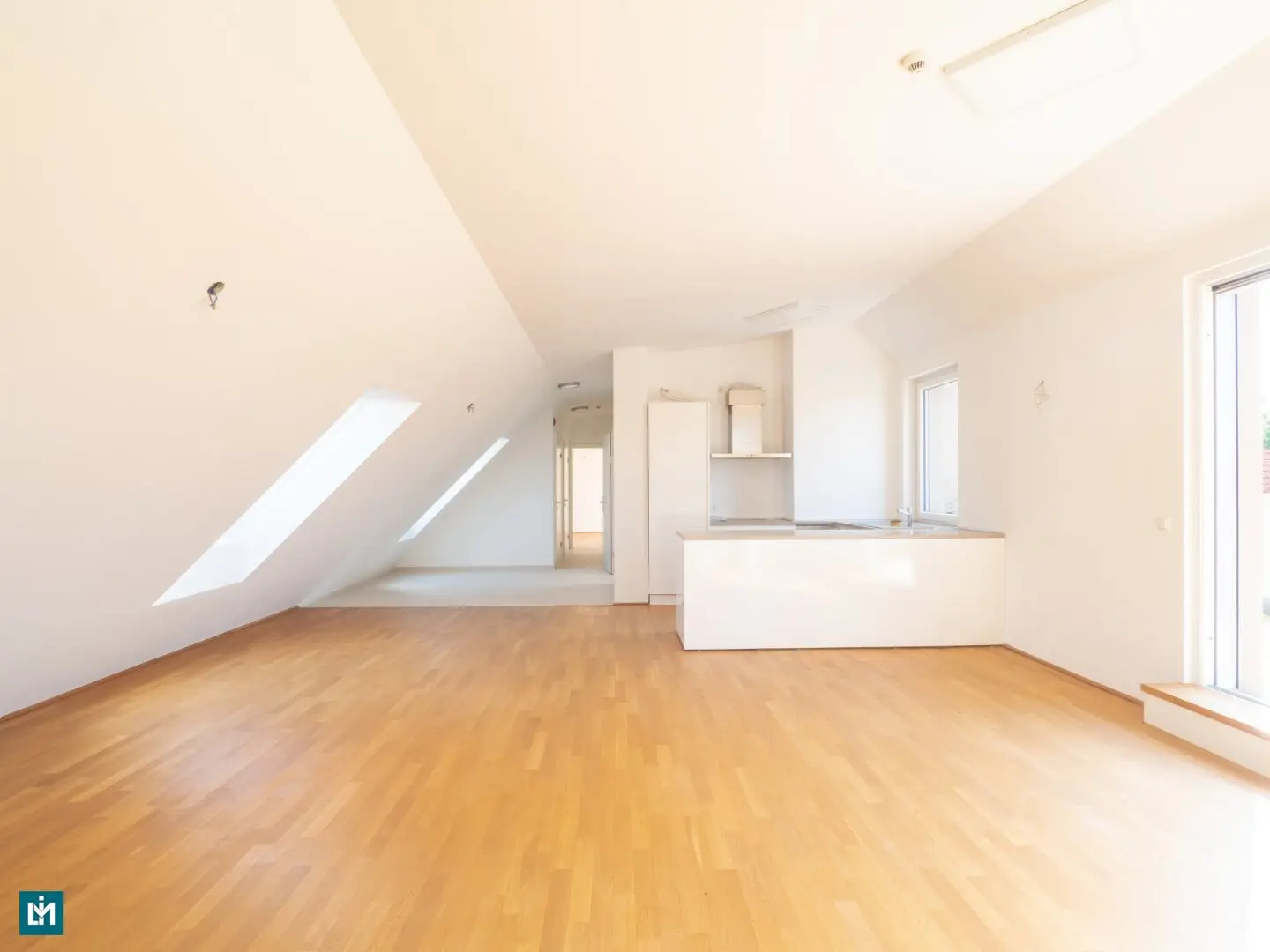 Großzügige 2-Zimmer-Dachgeschosswohnung mit zwei Süd-Terrassen in absoluter Ruhelage