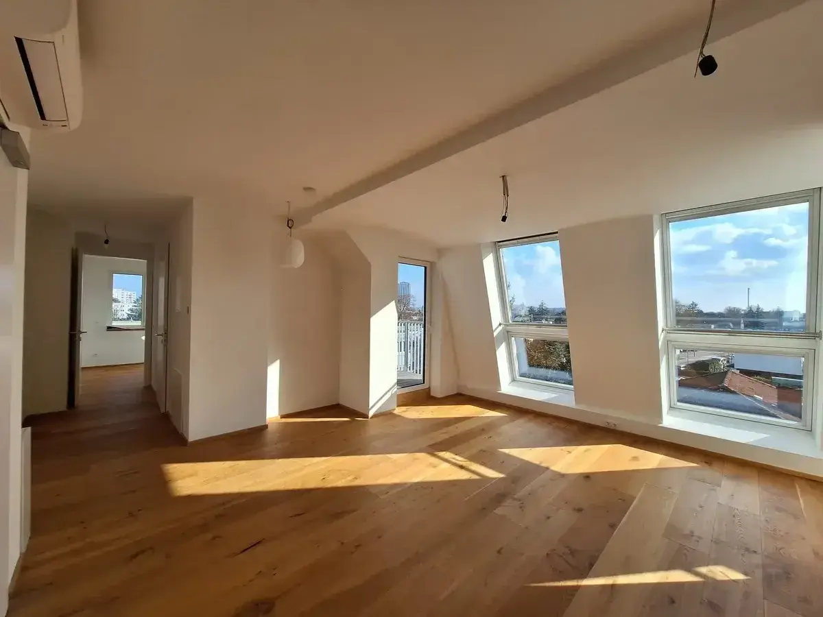 Beautiful penthouse apartment in the 21st district with excellent infrastructure and transport connections