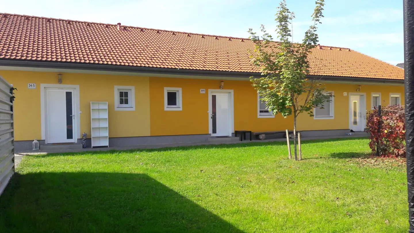 3 sonnige Wohnungen mit Garten, Terrassen &amp; Carports – Top Lage!