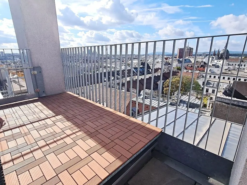 TERRASSENHIT, STUMPERGASSE, 92 m2 Dachgeschoß mit 33 m2 Freifläche, 3 Zimmer, Komplettküche, Wannenbad, Parketten, Klimaanlage, FUZO Mariahilfer Straße