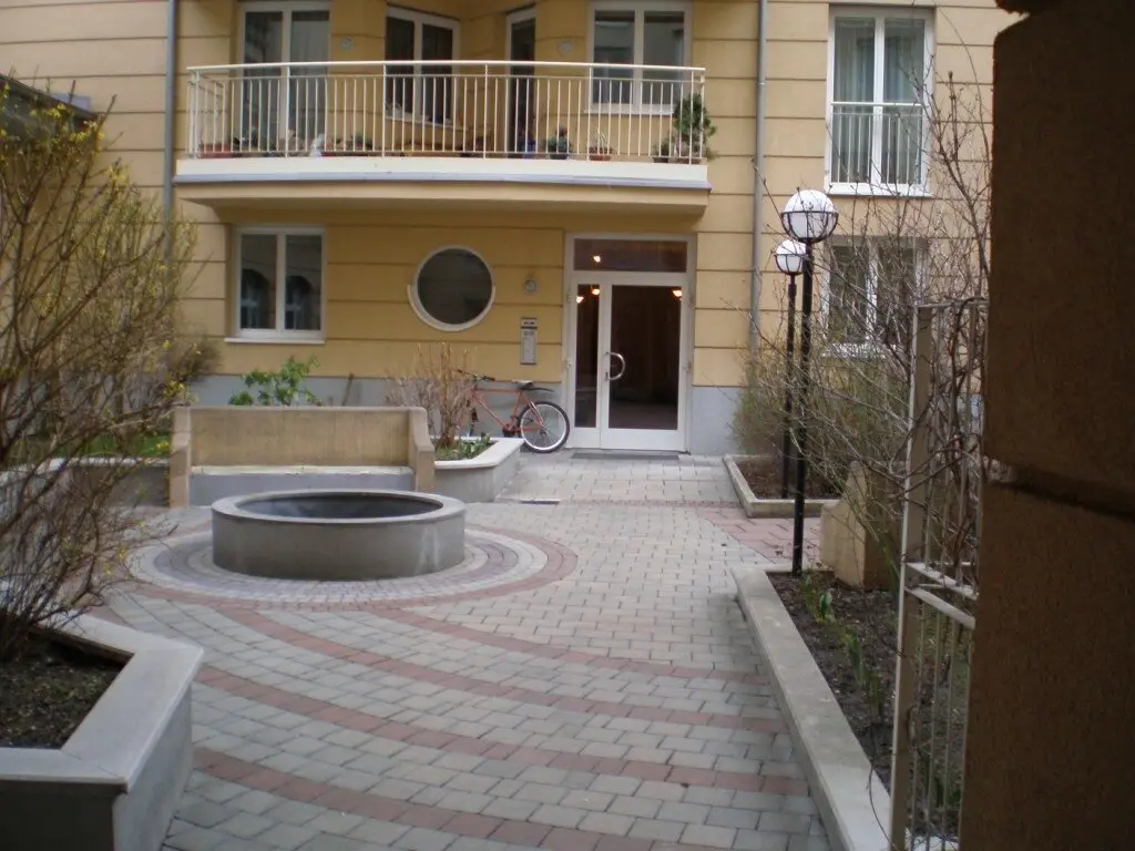 Servitenviertel/Hahngasse 11 - Teilmöblierte 2-Zimmer Wohnung WG-geeignet | Partly furnished 2 Bedroom Apartment - ideal for sharing |  1. November 2026