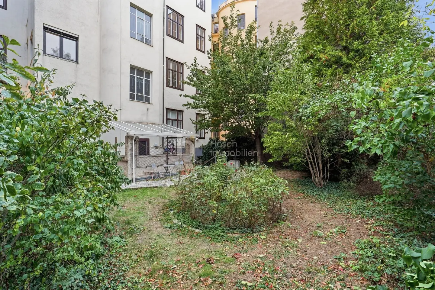 Altbau und Dachgeschoss in Wien | Wohnen mit Garten, Balkon oder Dachterrasse