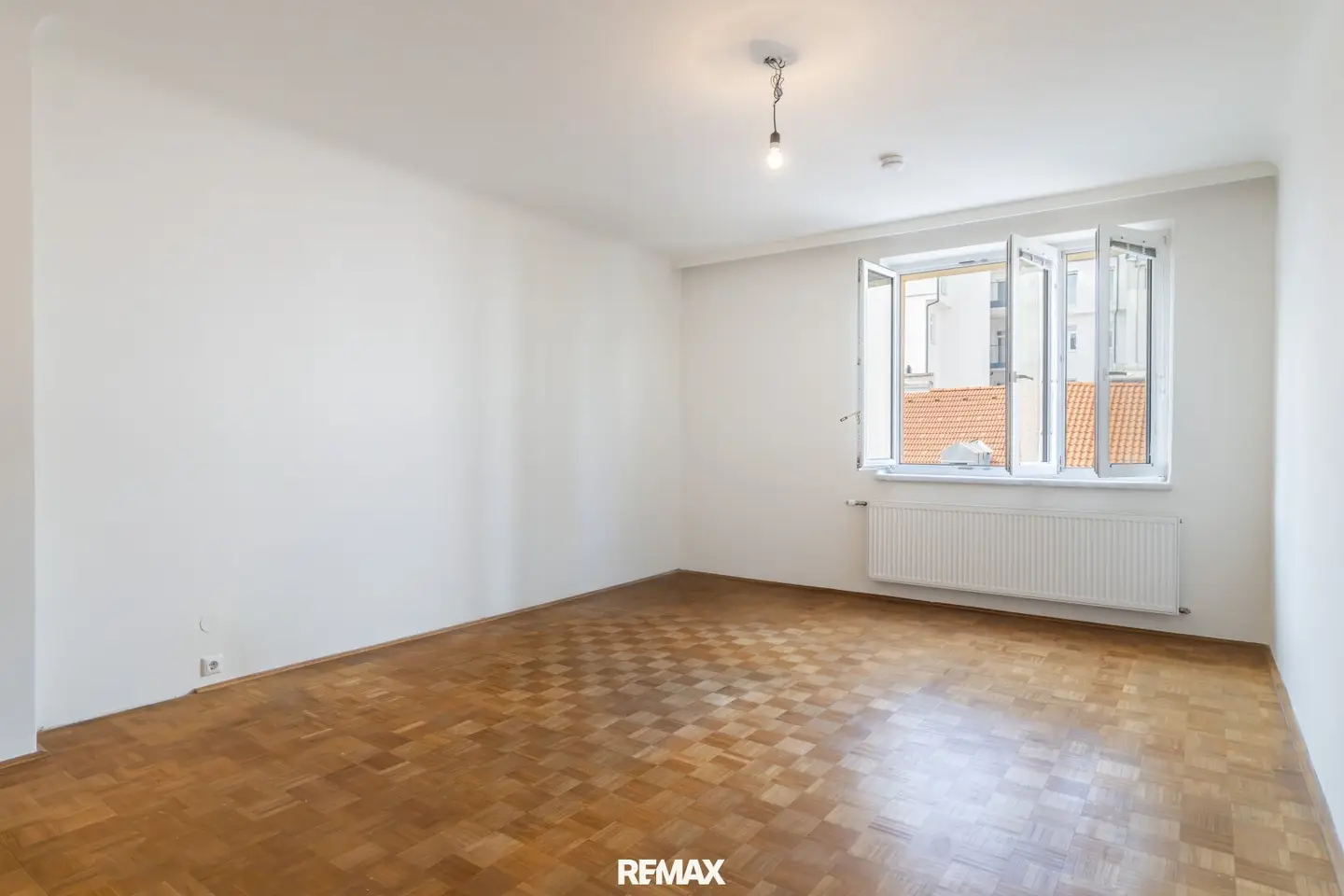 Großzügige helle WG geeignete 2 Zimmer Wohnung mit Ausblick - CEU Nähe