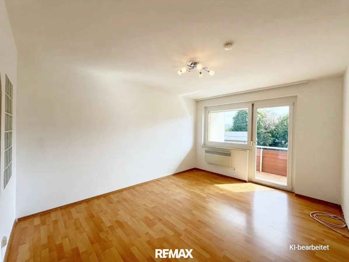 Well maintained 2 room apartment with balcony