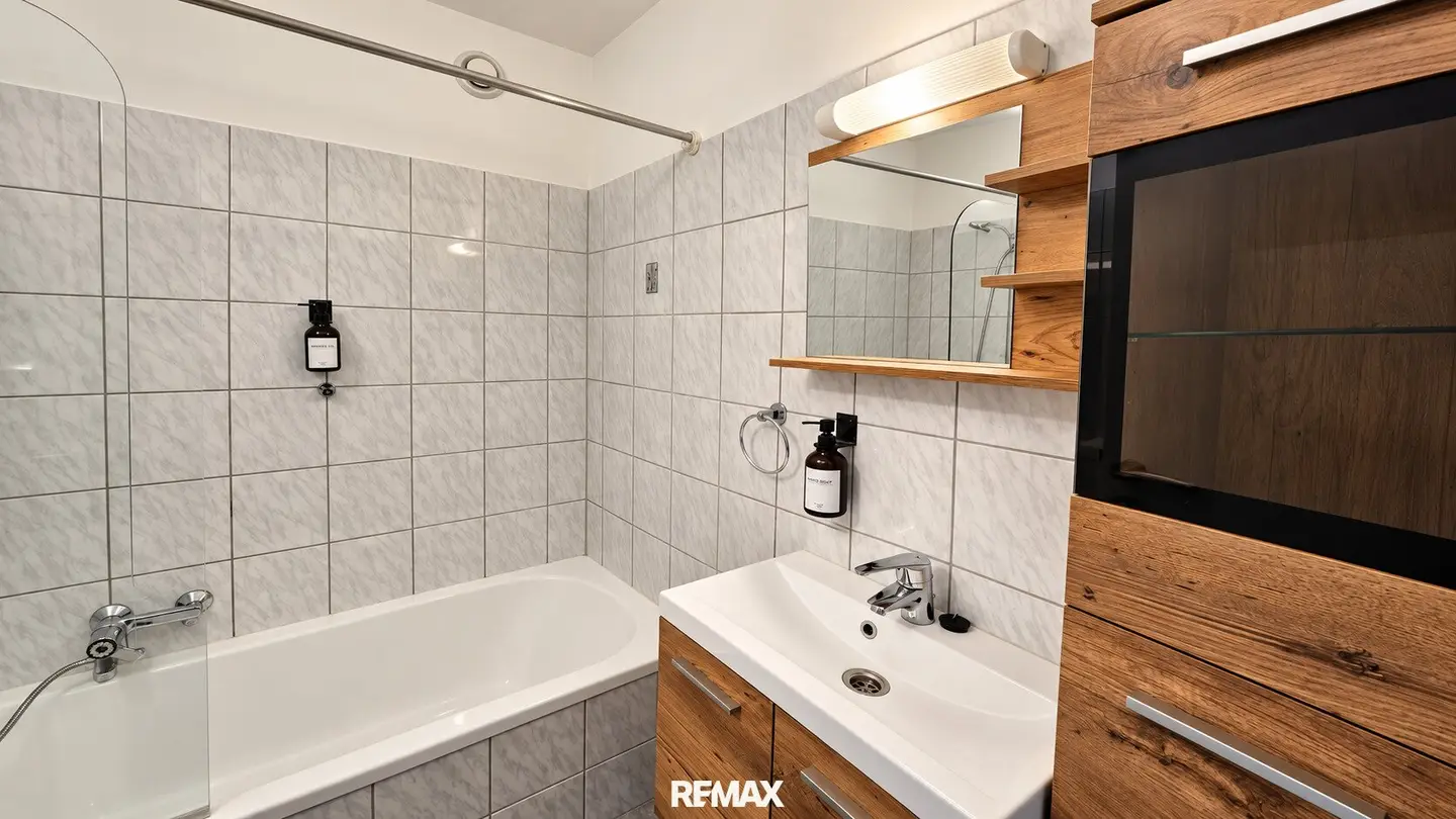 Bad mit Badewanne