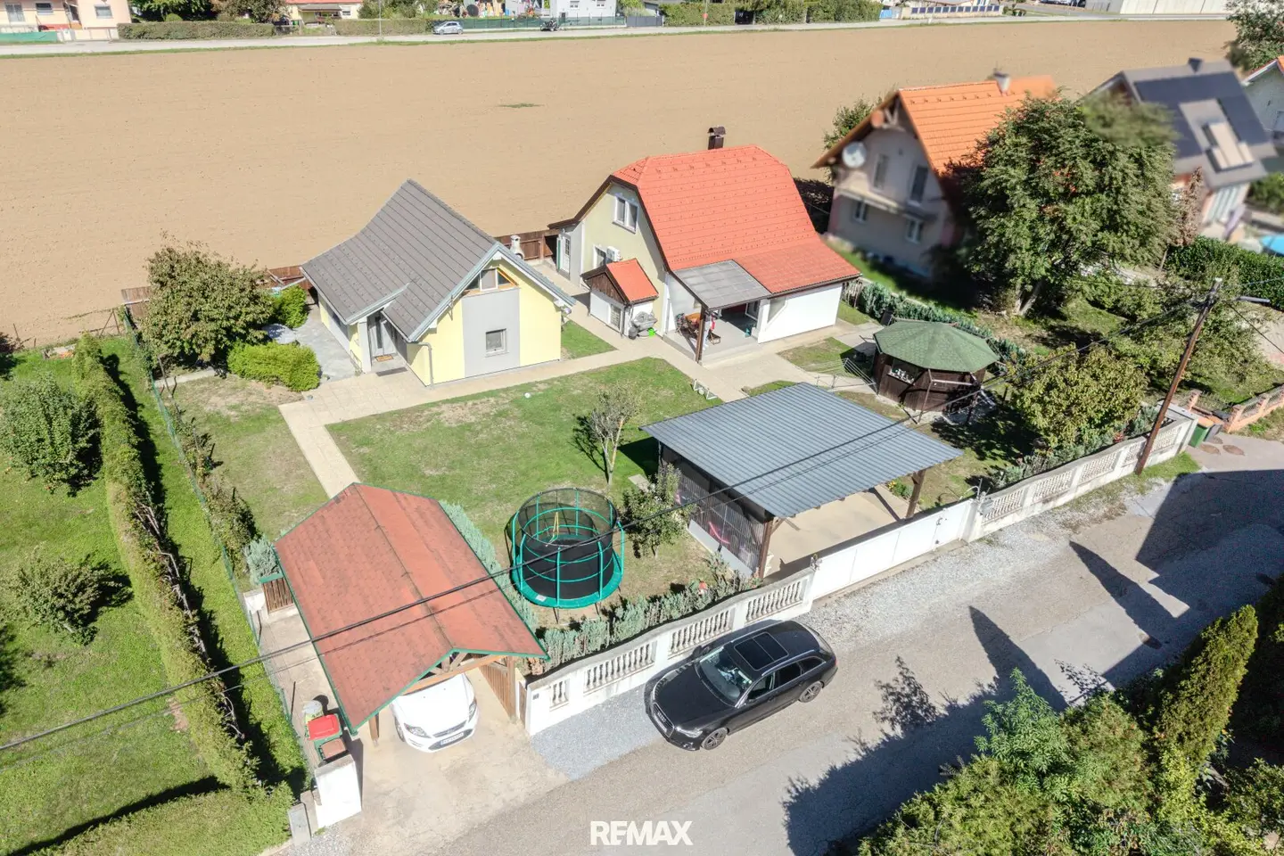 Two houses on sunny plot in central location of Seiersberg/Pirka