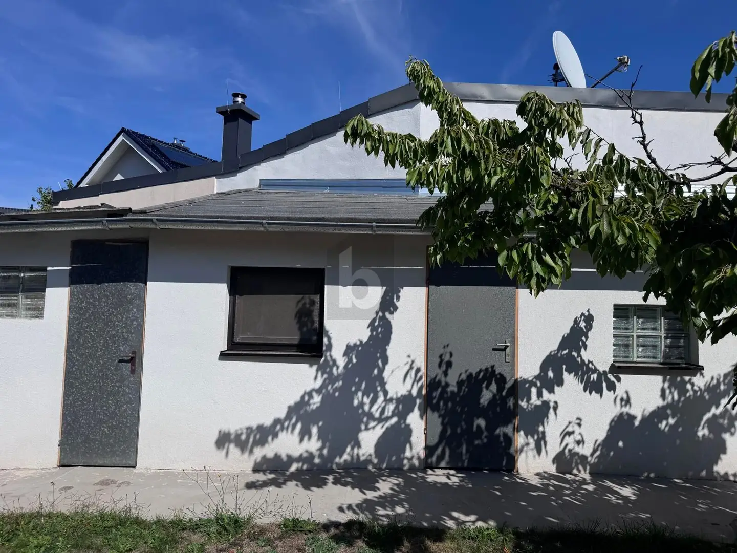 Familienwohnung im Bungalowstil mit Eigengarten