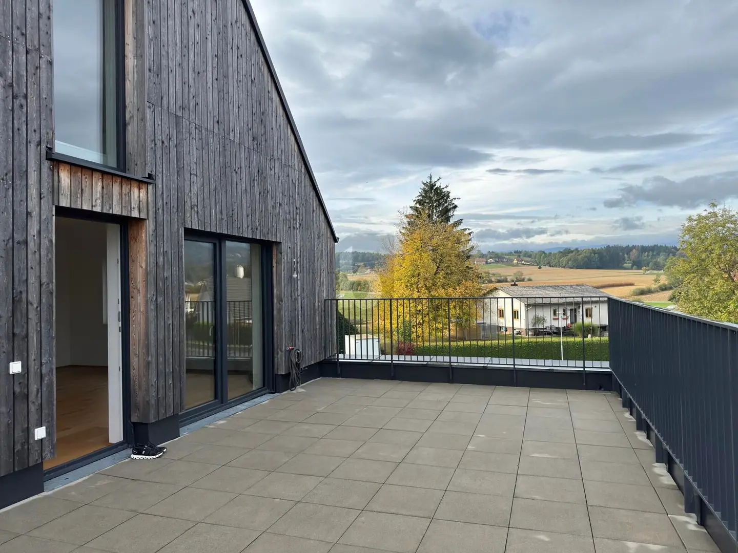 Lichtdurchflutetes Penthouse mit großer Terrasse und Grünblick