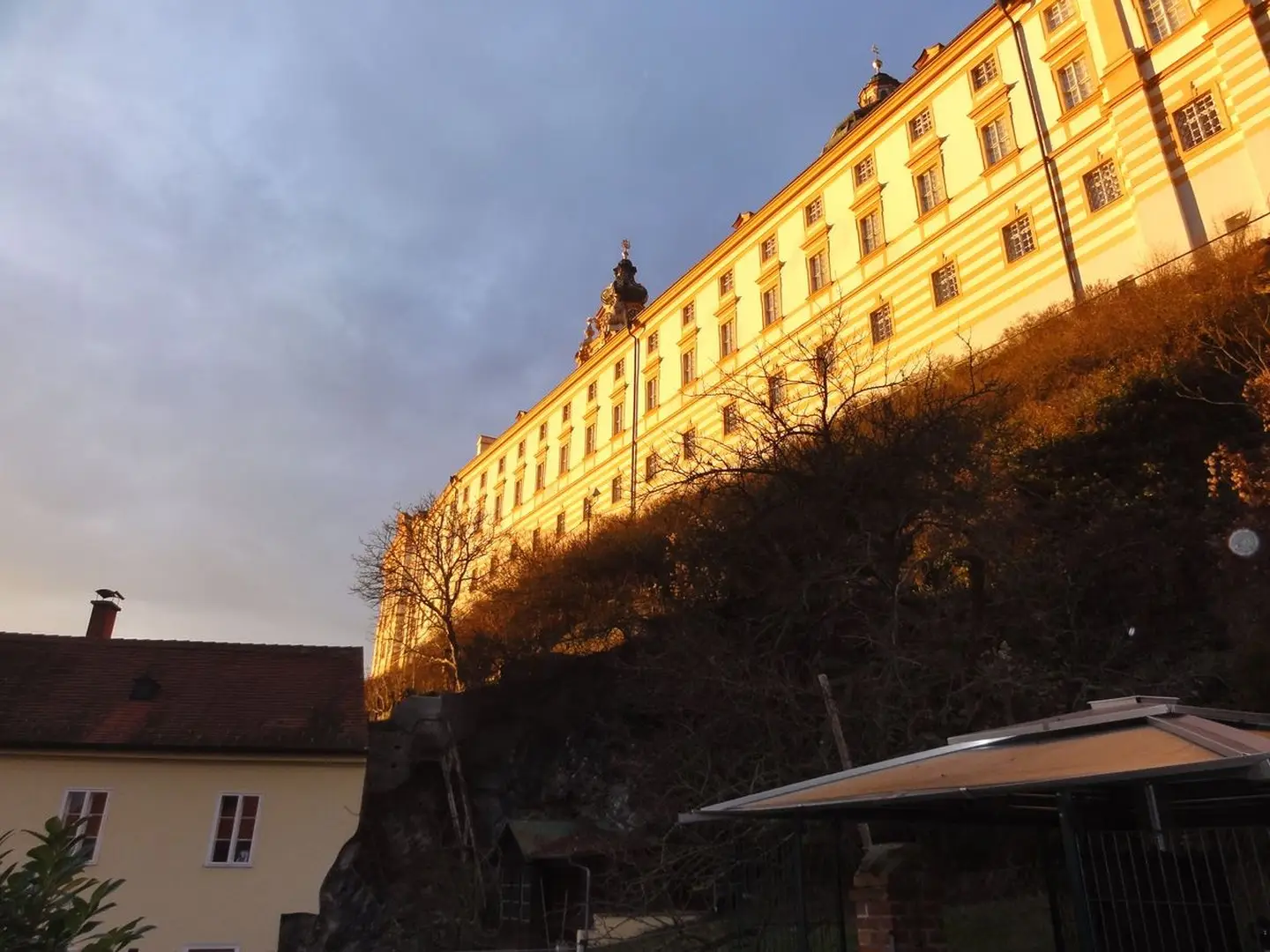 Lage unterhalb des Stifts