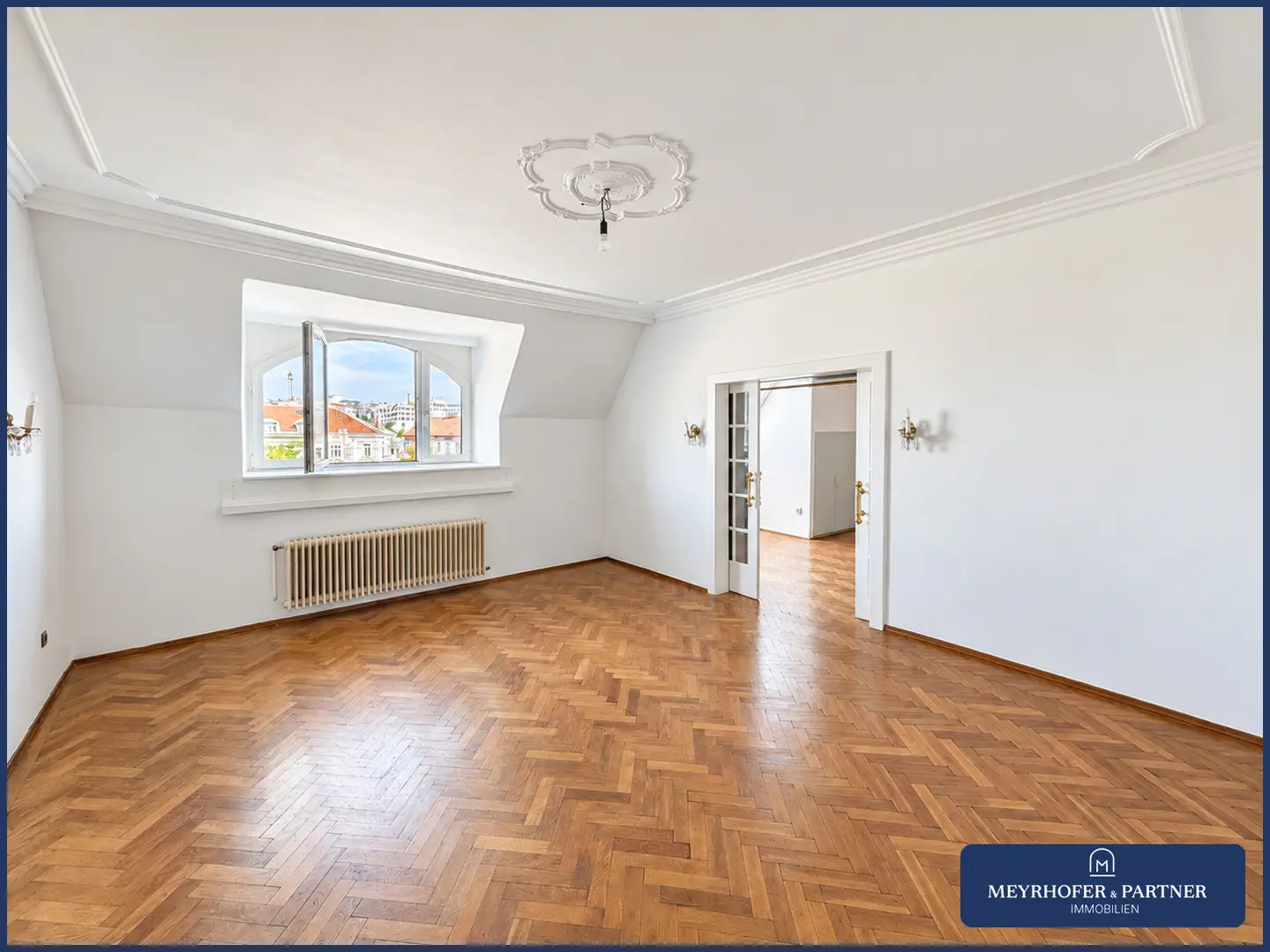 Bright Dachgeschosswohnung in period building with green views