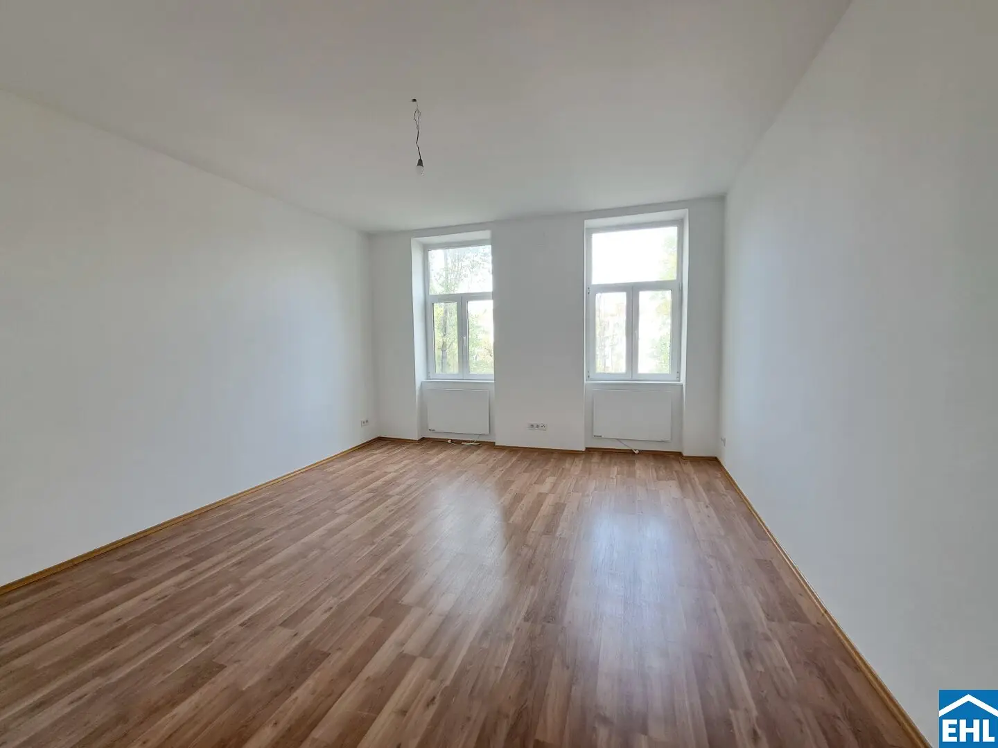 In U-Bahn-Nähe: Singlewohnung in wunderschönem Altbau