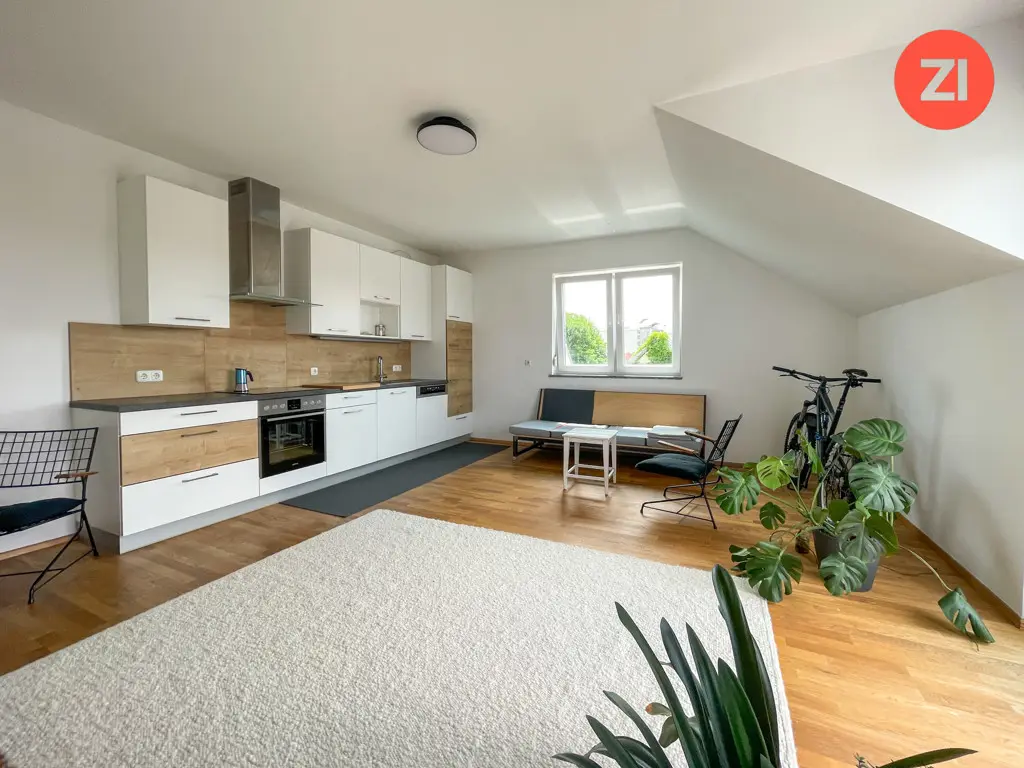 Lichtdurchflutete Maisonettewohnung mit Stellplatz