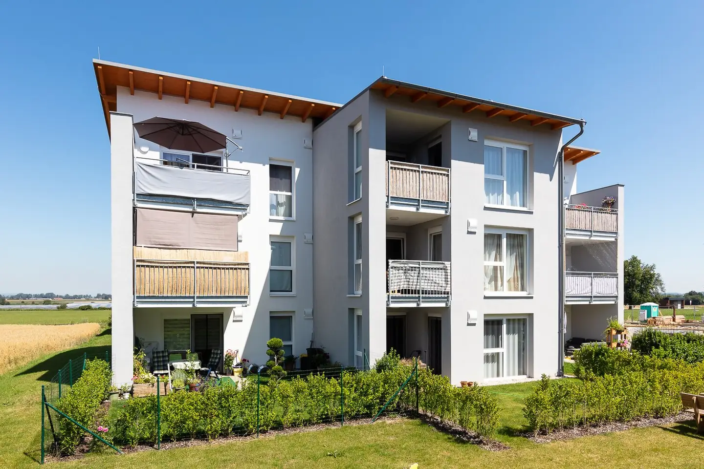 NEUWERTIGE GARTENWOHNUNG IN GRÜNLAGE IN GEINBERG!