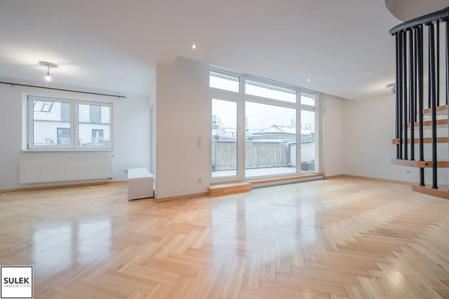 Befristete luxuriöse Dachgeschosswohnung im Stilaltbau - Blick über die Dächer Wien's - ab 1.12.