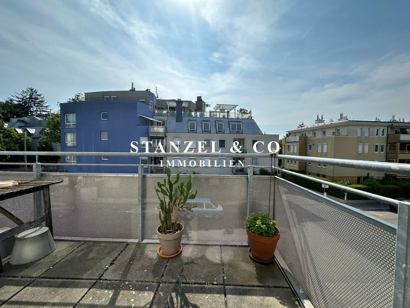 MODERNES SONNIGES TERRASSENAPARTMENT