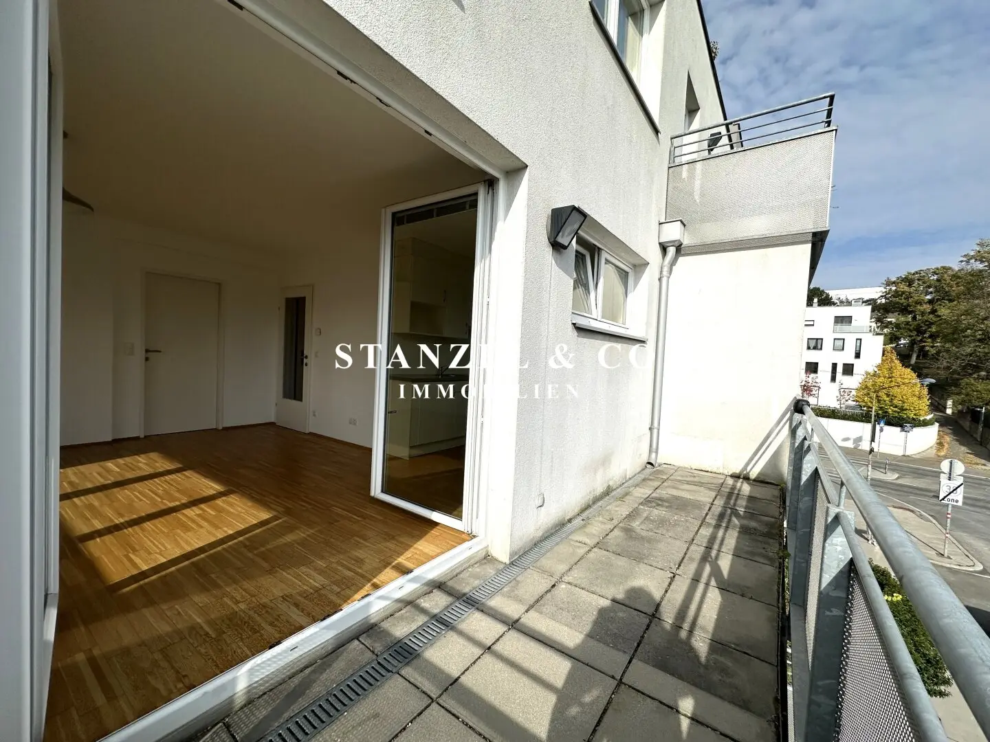 MODERNES SONNIGES TERRASSENAPARTMENT