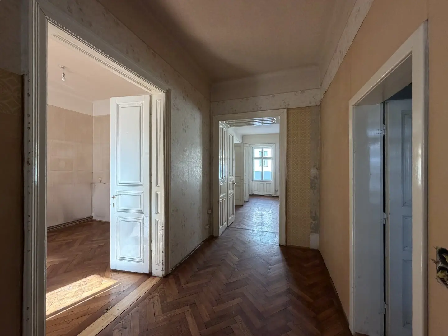 Old building gems in the 9th district – to design yourself – Your chance for the apartment of your dreams