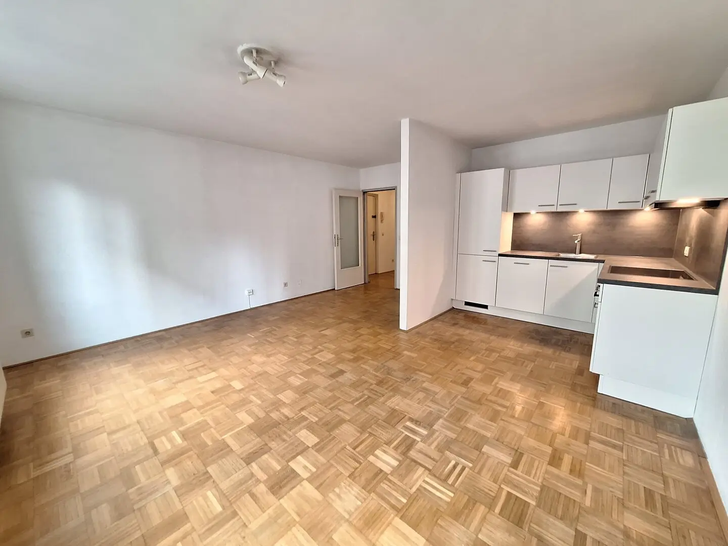 360° Tour / Zentral begehbare, teilweise hofseitige 3-Zimmer-Neubauwohnung in guter Lage des 22. Bezirks