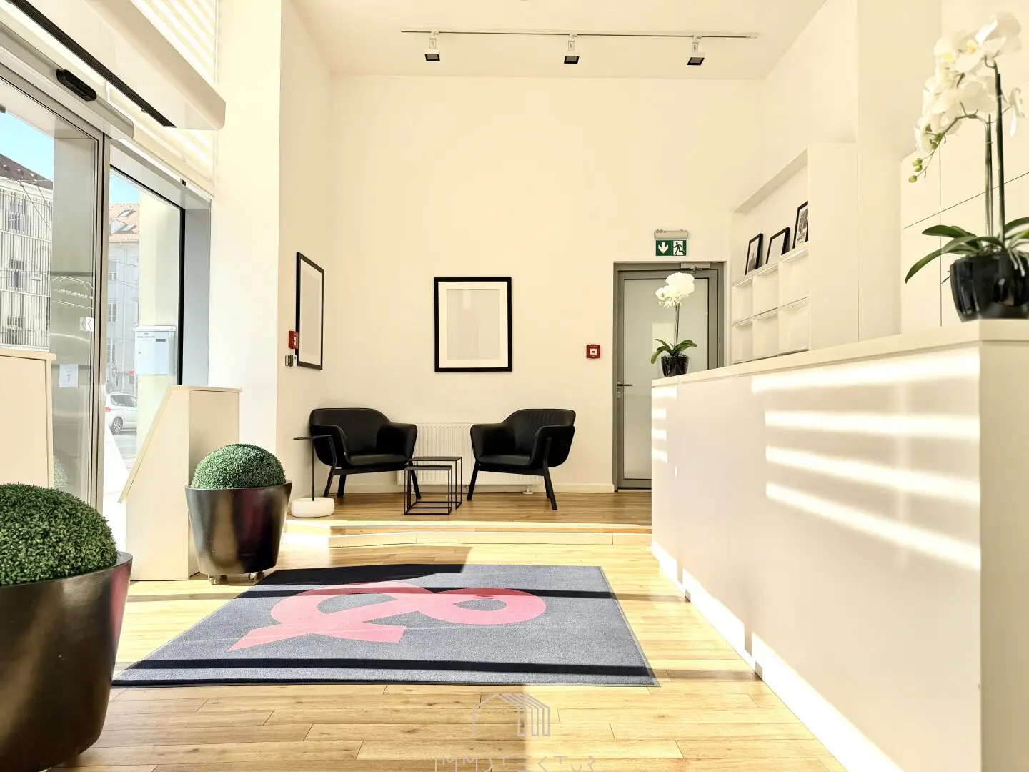 OLD TOWN FLAIR: Representative Commercial / Office with generous glass fronts and perfect visibility