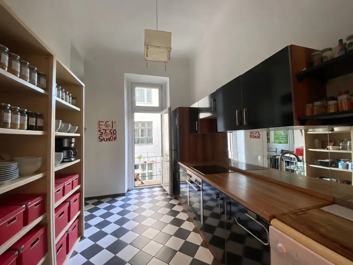 Altbauwohnung with two balconies and high ceilings