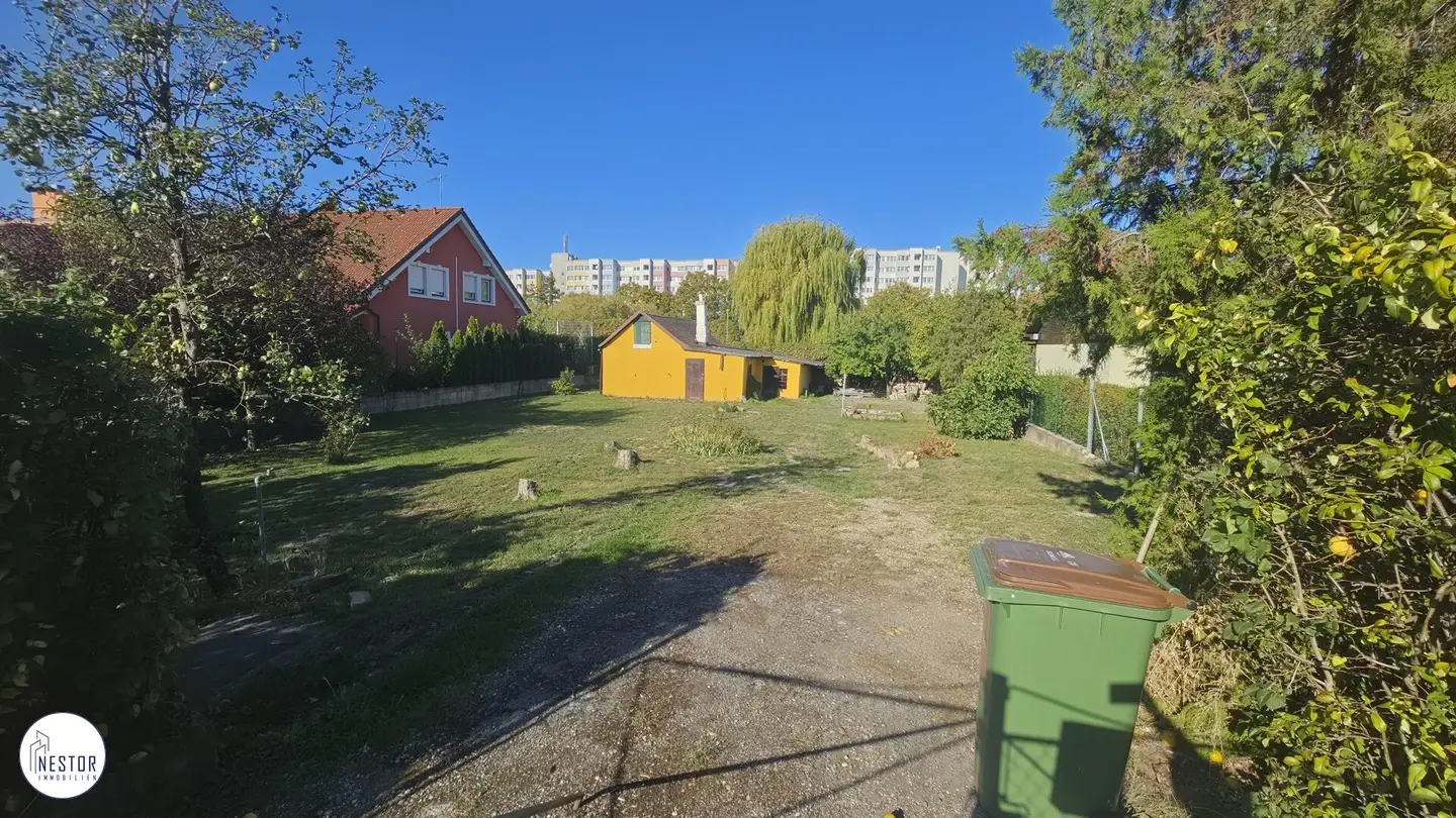 Building plot with great potential near Rennbahnweg U1