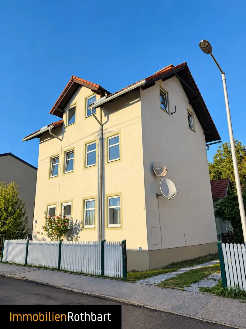 Income property with 3 + 1 apartments in green location