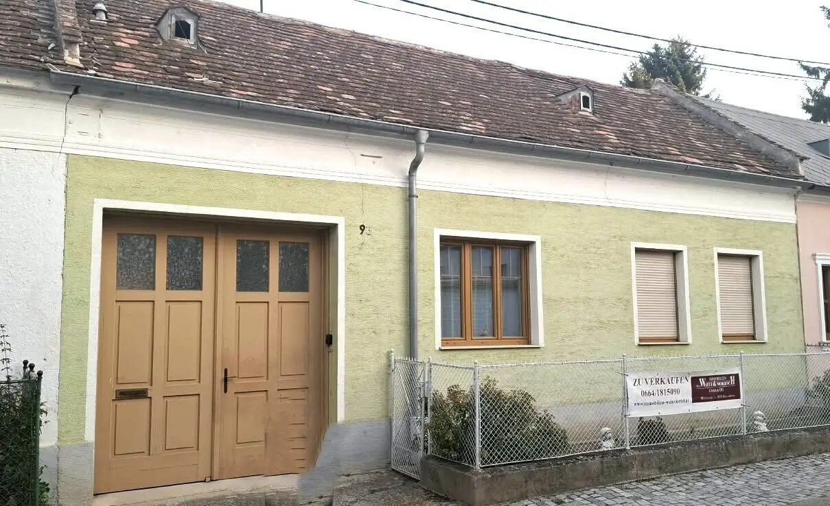 Attraktives Bauernhaus mit vielen Nebengebäuden!