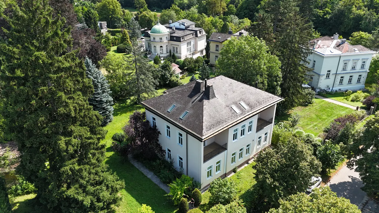 Dachgeschosswohnung in Gründerzeitvilla mit Dachterrasse und Lift