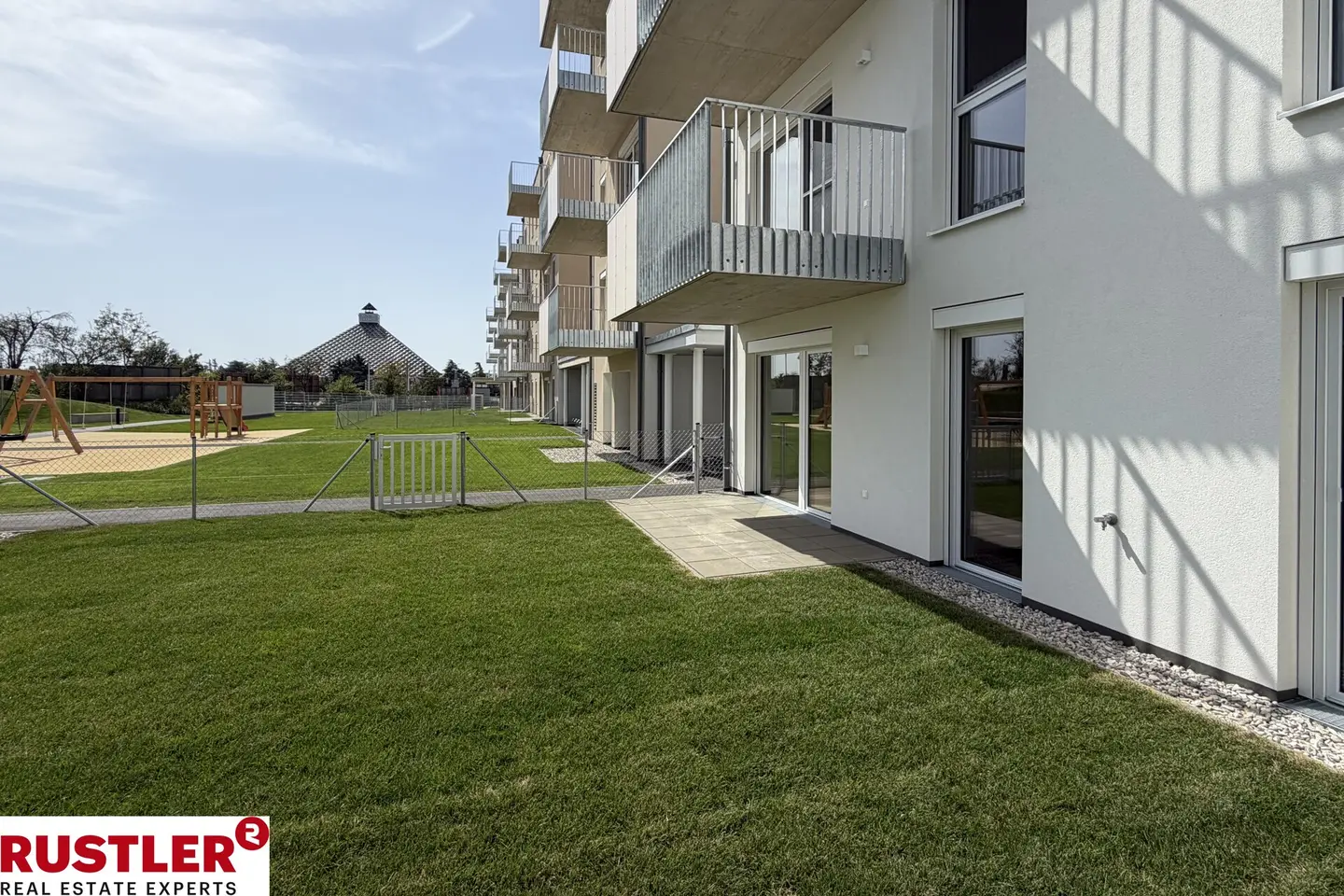 Ground floor apartment with private garden and terrace